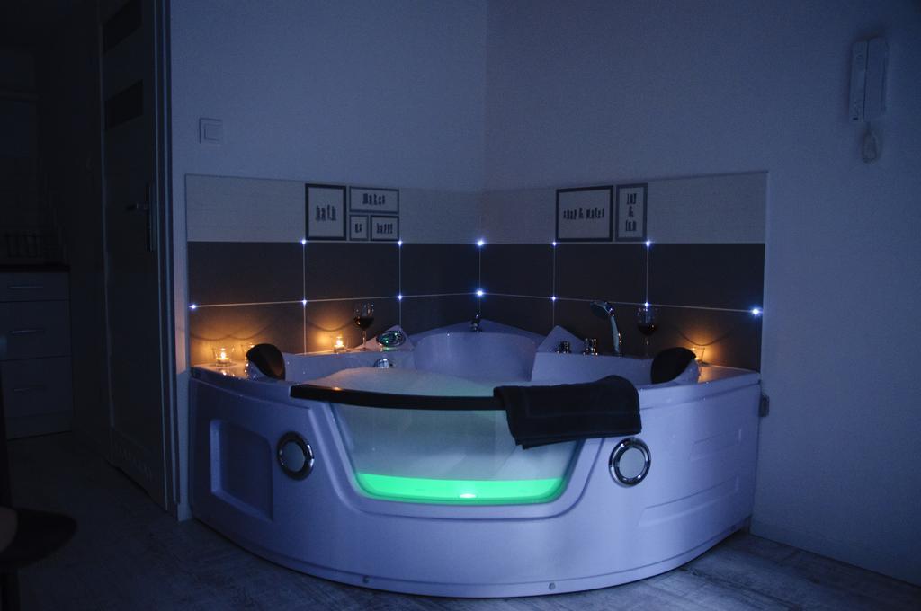 Bedrouse Jacuzzi Apartment Starowislna - Old Town Krasków Exterior foto