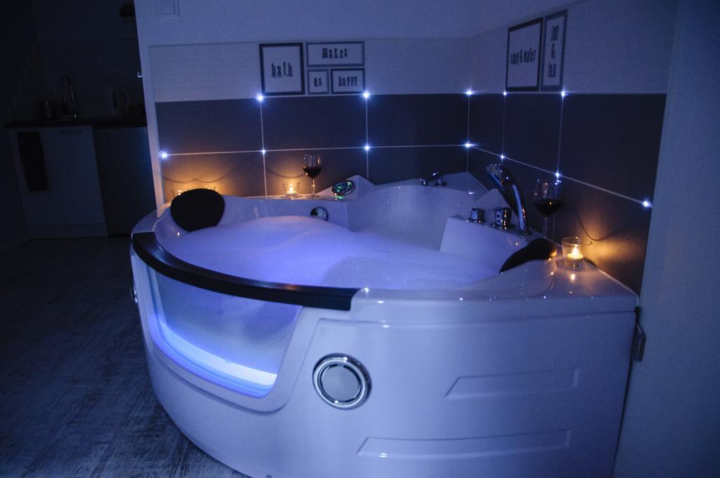 Bedrouse Jacuzzi Apartment Starowislna - Old Town Krasków Exterior foto