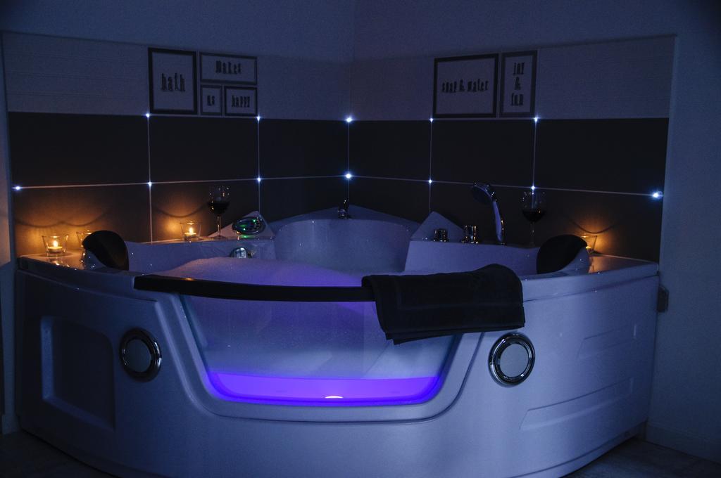 Bedrouse Jacuzzi Apartment Starowislna - Old Town Krasków Exterior foto